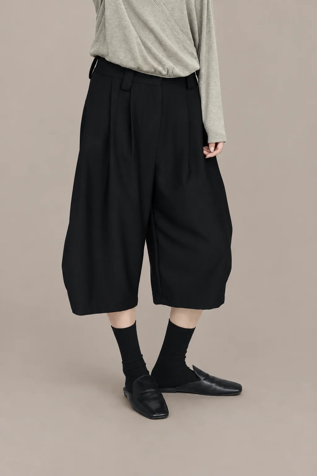 Oval capri pants