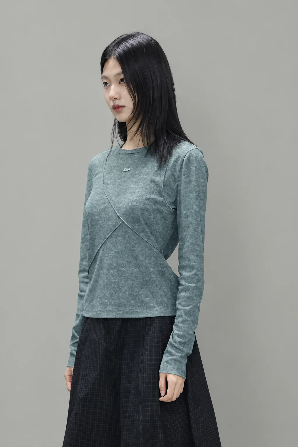 Curved pintuck pigment mesh t-shirts