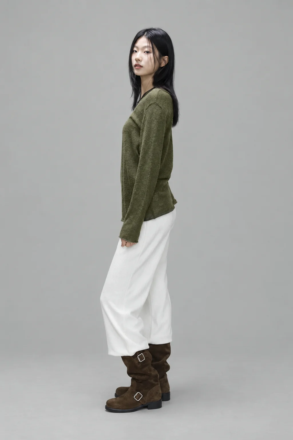 Back seam V-neck knit 착장컷