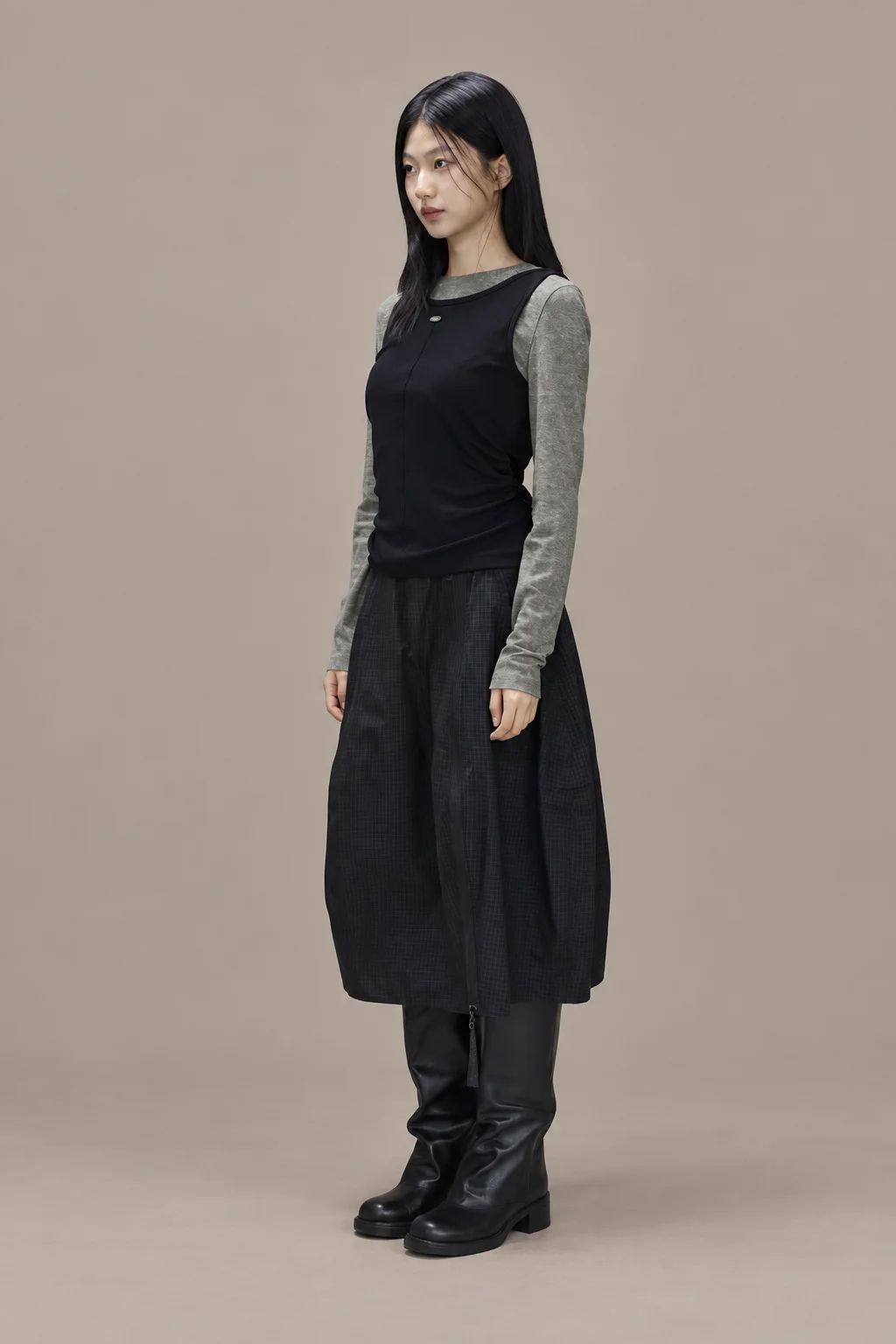 Vertical rib sleeveless T-shirts 착장컷