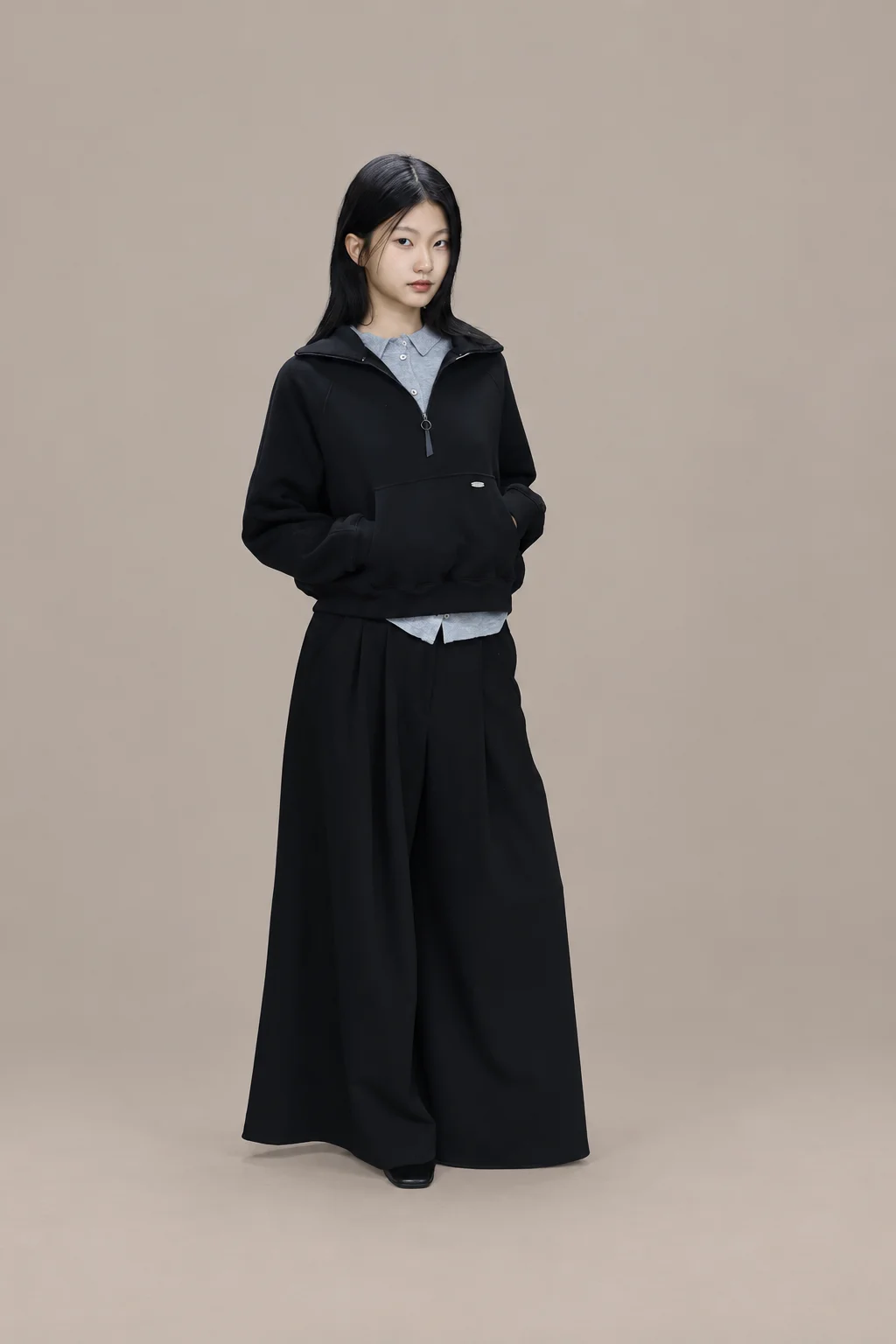 Raglan sleeves sweatshirt 착용컷